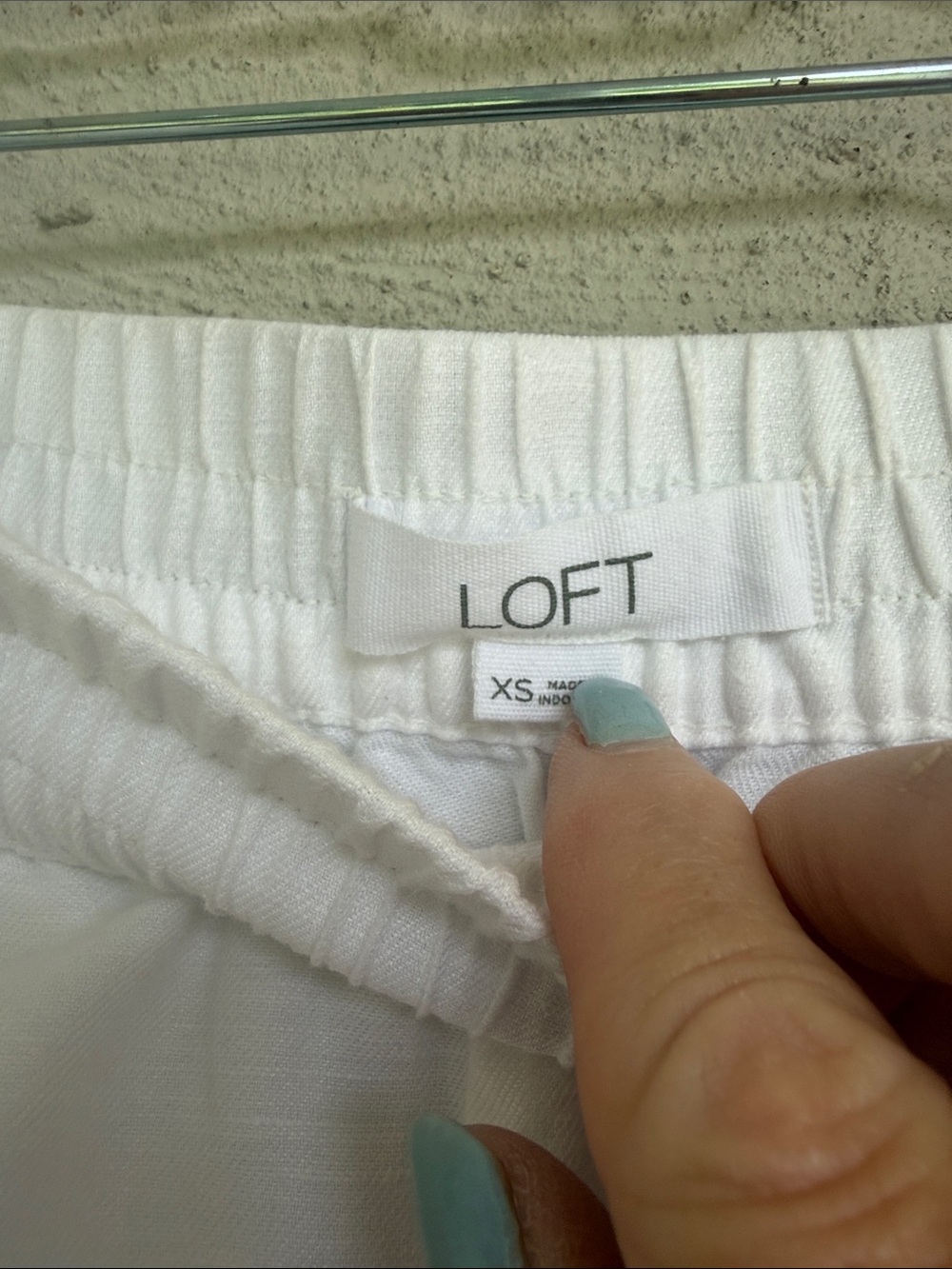 LOFT White Linen Relaxed Fit Shorts w Elastic Waist Size XS - Picture 2 of 11